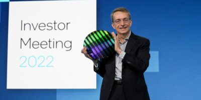 Intel en baisse en 2022, réduit ses investissements