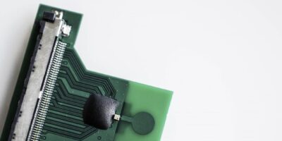 Low power UWB chip for wireless AR smart glasses