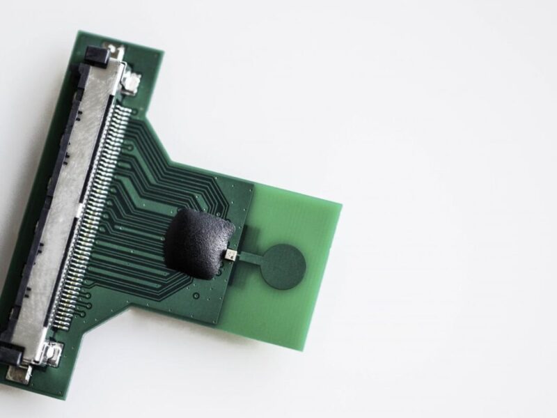 Low power UWB chip for wireless AR smart glasses