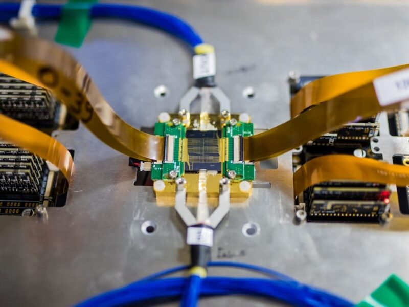 Photonic quantum processor ships with 20 equivalent qubits