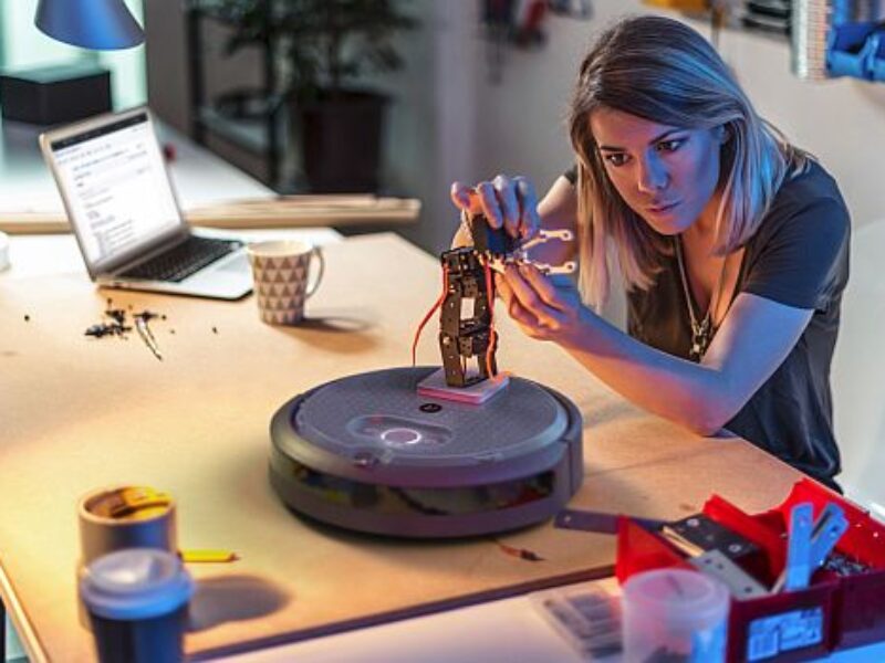 Educational mobile robot platform based on Roomba vacuum