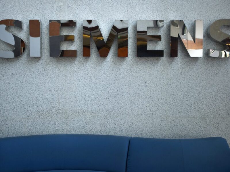 Siemens va arrêter toutes ses activités en Russie