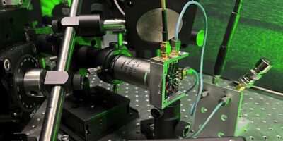 Quantum sensor detects electromagnetic signals of any frequency