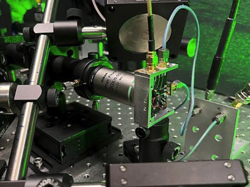 Quantum sensor detects electromagnetic signals of any frequency