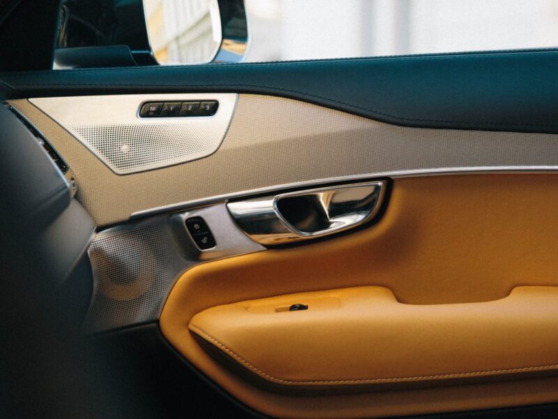 Audio pioneers Dirac and Dolby cooperate for high-end car sound system