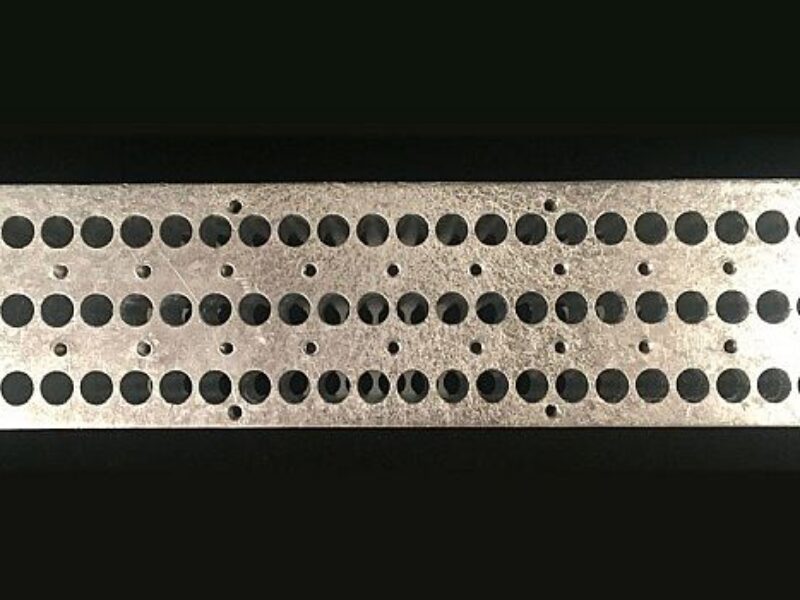 ‘Quantum flute’ can make photons move together