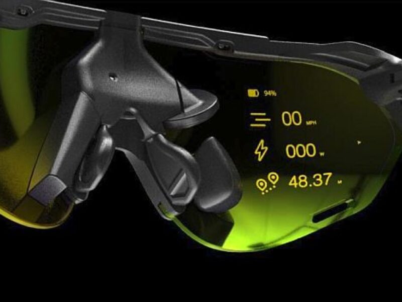 Smart glasses app enables display customization in sports eyewear