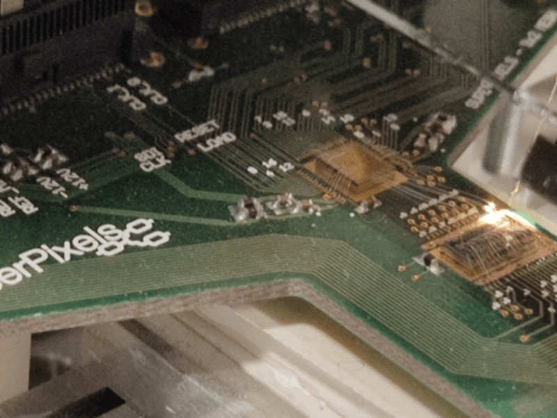 Configurable photonic chip with 5THz of optical interconnect