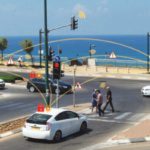 Connecting vehicles to smart infrastructure reduces CO2 emissions