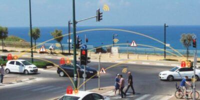 Connecting vehicles to smart infrastructure reduces CO2 emissions