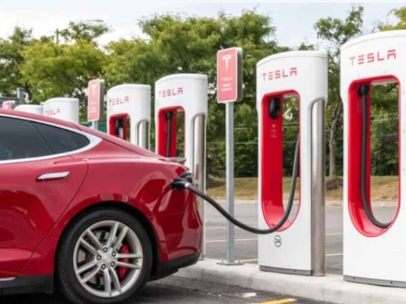 Le nombre de stations de superchargeur Tesla dans le monde a augmenté de 34% en un an