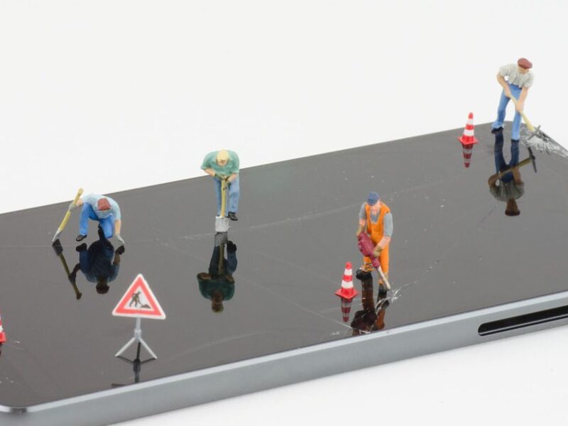 EU placates Apple on smartphone battery regulations