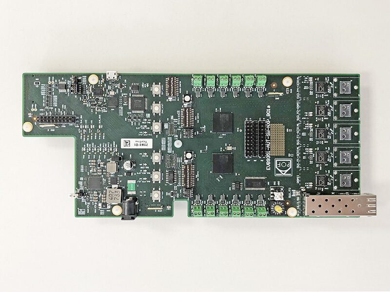 Automotive Gigabit Ethernet switch comes with optical ports