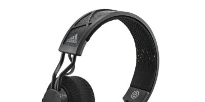 Self-charging headphones use flexible solar cells