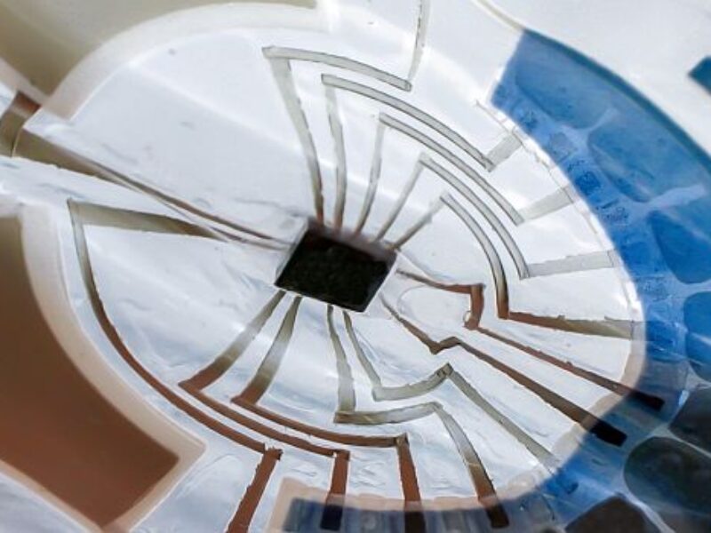 Standalone sweat sensor patch provides immediate readout