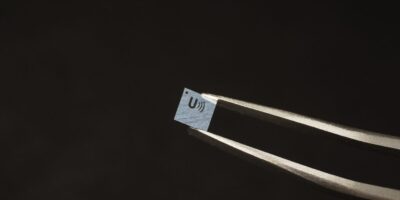 Audio amplifier boosts battery life in hearing aids and smart glasses