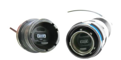 Connecteur à haute densité pour liaisons optiques en environnement difficile