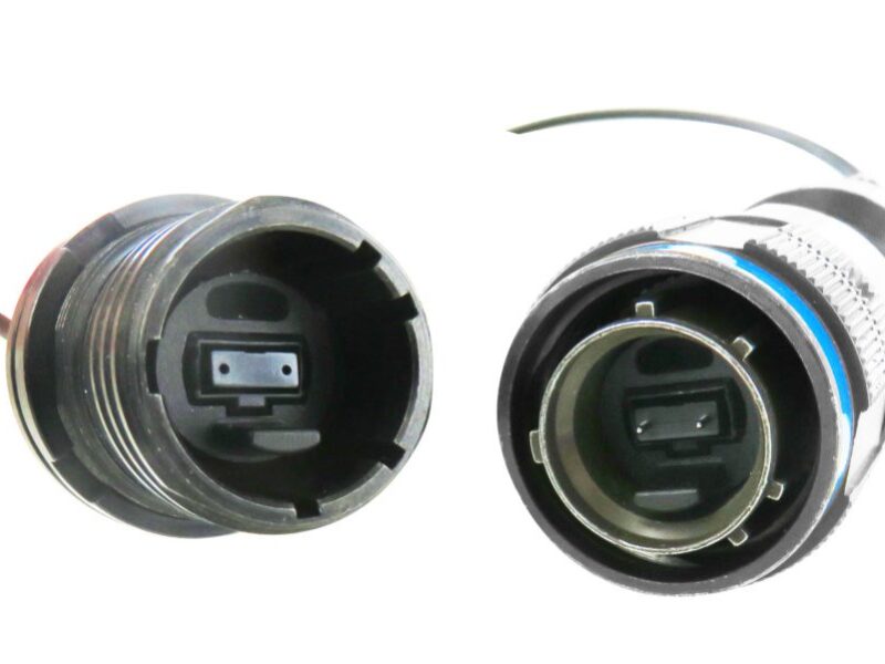 Connecteur à haute densité pour liaisons optiques en environnement difficile