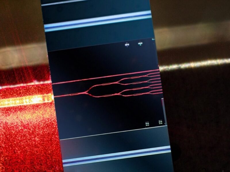 Solder reflow boost for photonic component alignment