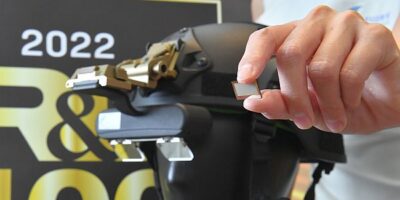 Full-color micro LED display for AR glasses