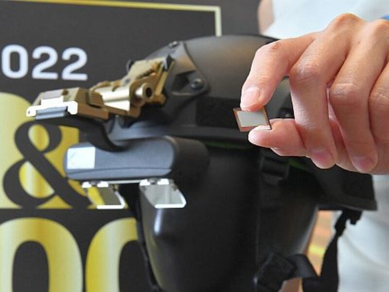 Full-color micro LED display for AR glasses