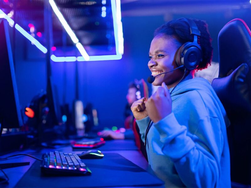 Ultra-low power Bluetooth IC for multi-stream audio