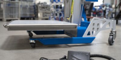 Un chargeur de batterie personnalisé simplifiant l’utilisation d’un système mobile d’aide au levage