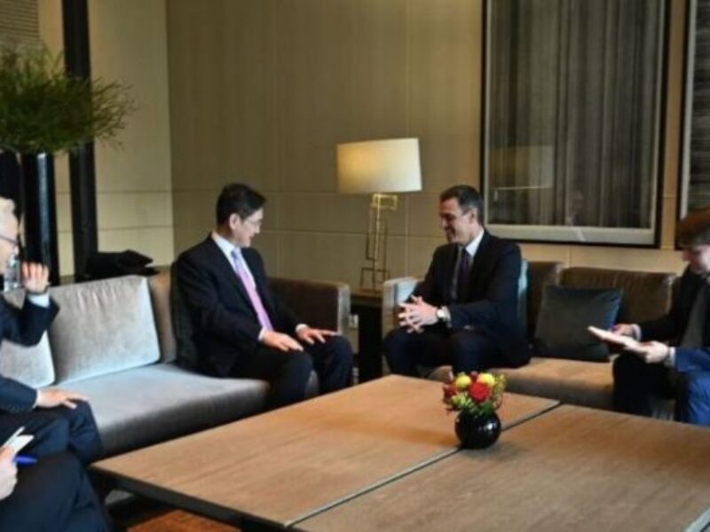 Spain’s PM courts Samsung over chip fab, says report