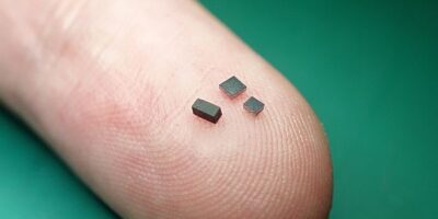 Accelerometers stabilize flight of tiny ‘gnat robots’