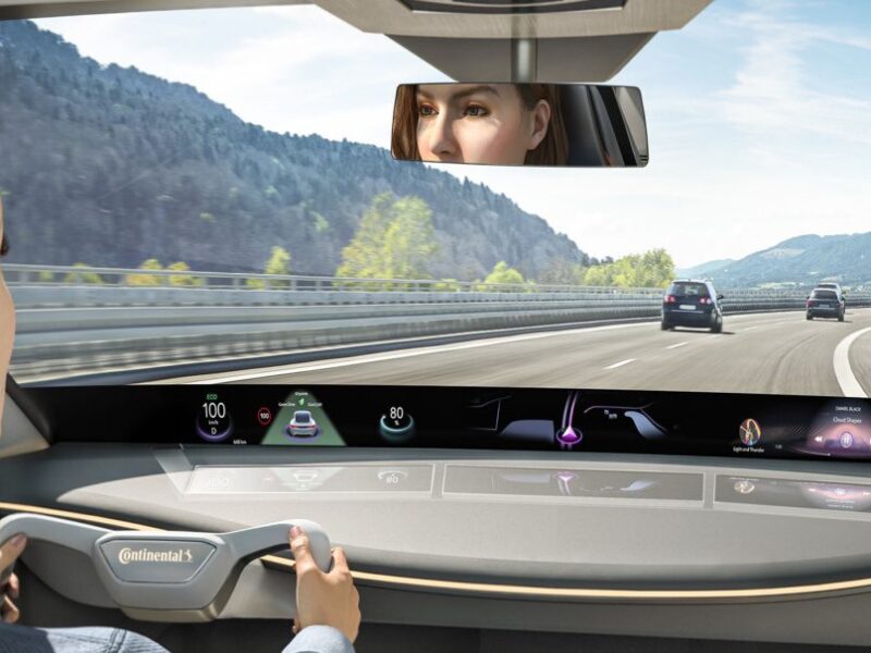 Automobile : l&rsquo;affichage tête haute sur la largeur du pare brise permet un nouveau design d&rsquo;habitacle