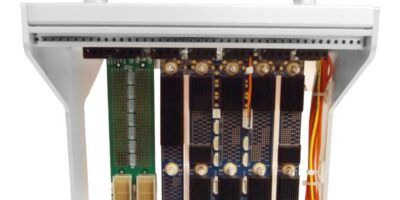Development chassis mixes OpenVPX and VME64x backplanes