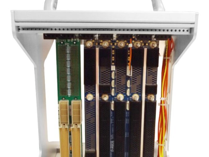Development chassis mixes OpenVPX and VME64x backplanes