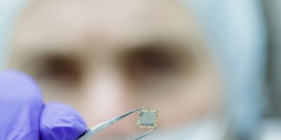 First fully digital chips for full stack quantum computers