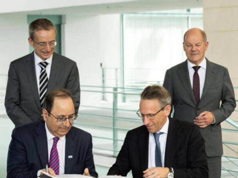 Intel revoit à la hausse son offre pour ses fabs allemandes