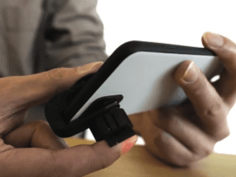 Smartphone attachment for blood pressure measurement