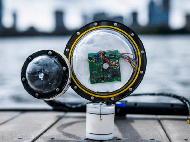 A battery-free, wireless underwater camera