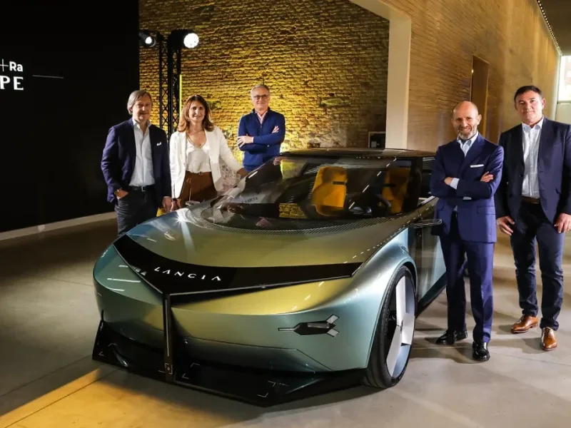 Les voitures sont trop complexes avec trop de circuits intégrés, selon le CTO de Stellantis