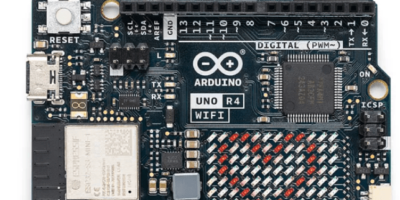 Arduino livre sa carte UNO R4 avec un processeur Renesas 32bit