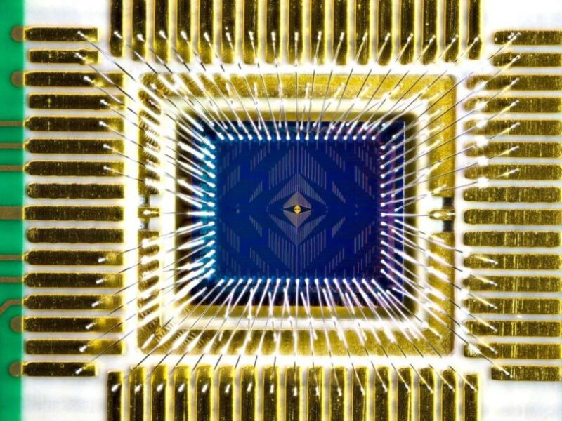 Intel présente une puce quantique CMOS 12 qubit produite en masse