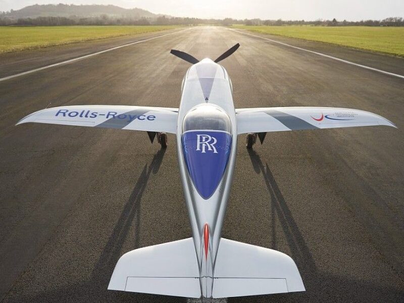 Rolls Royce restructures to bring engineering and safety together