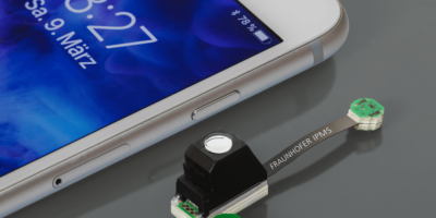 Smartphone, AI and infrared spectroscopy to analyze textiles