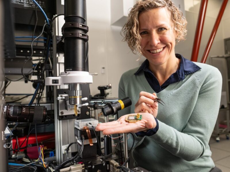 Microsoft teams with Photonic in $100m quantum computing deal