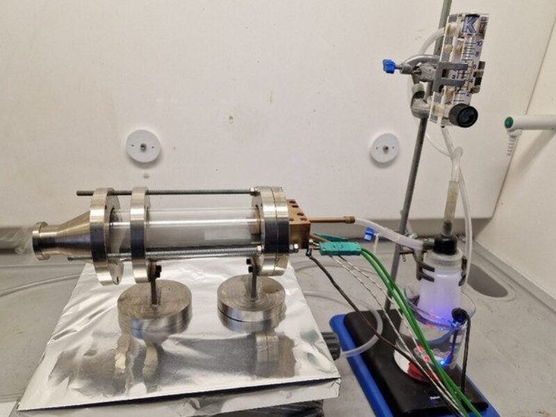 Un aérosol améliore les cellules solaires en pérovskite