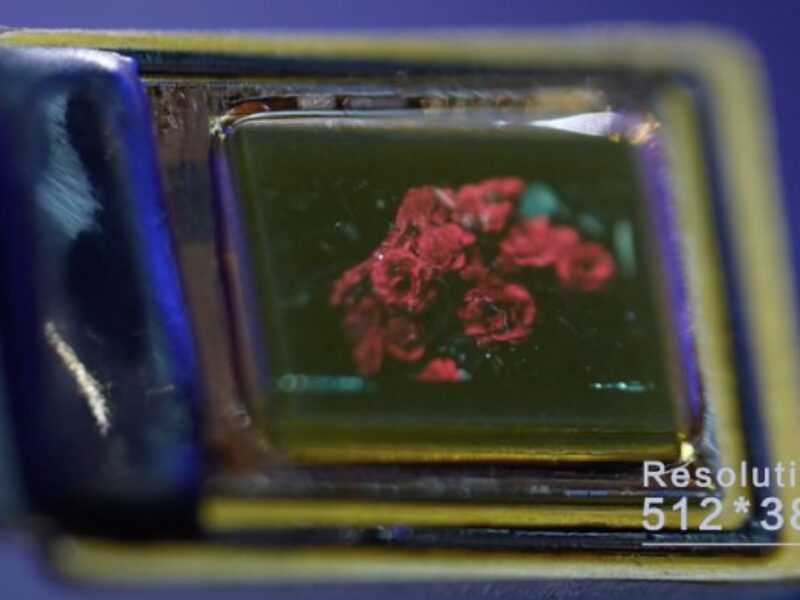 Saphlux takes monolithic microLED display close to production