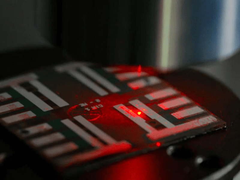 IMEC fabrique des DEL en pérovskite 1000 fois plus lumineuses que les OLED