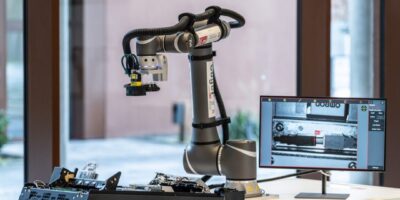 Flexible test station with cobot combines AI, IoT