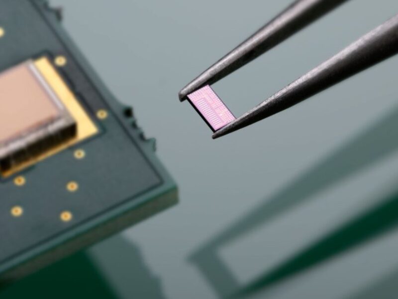 Beam steering ultrasound for wireless power to medical implants