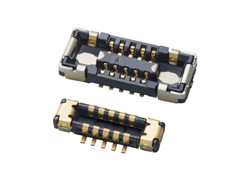 Compact 0.3-mm pitch board-to-board connector
