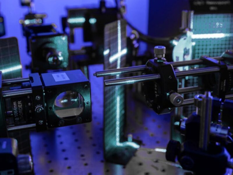 LightSolver puts 100 laser photonic computer in the cloud