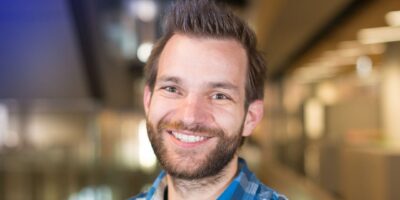 Des cellules solaires empilées pour alimenter l&rsquo;œil